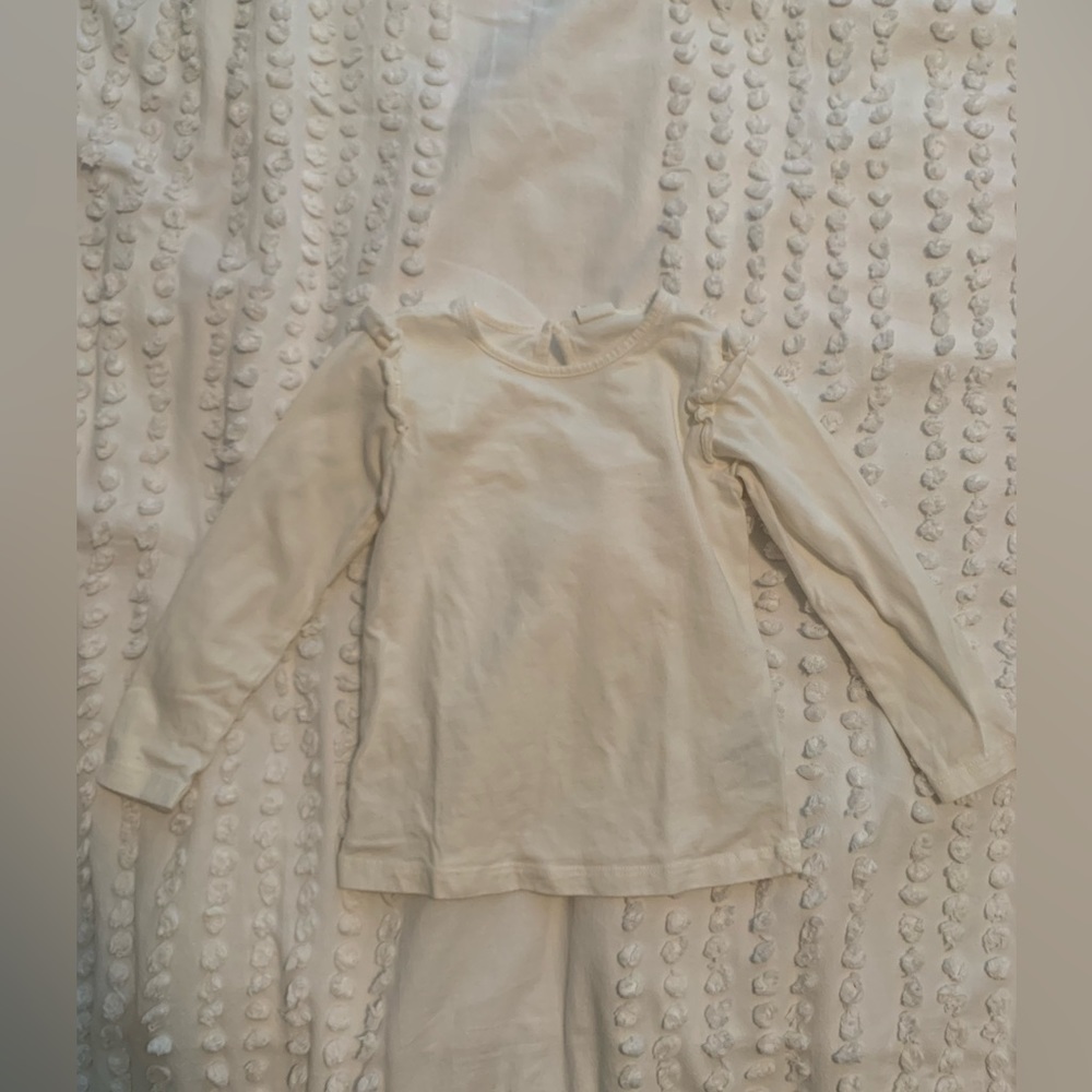H&M Ivory Ruffle Shoulder Long sleeve Top in 2T
